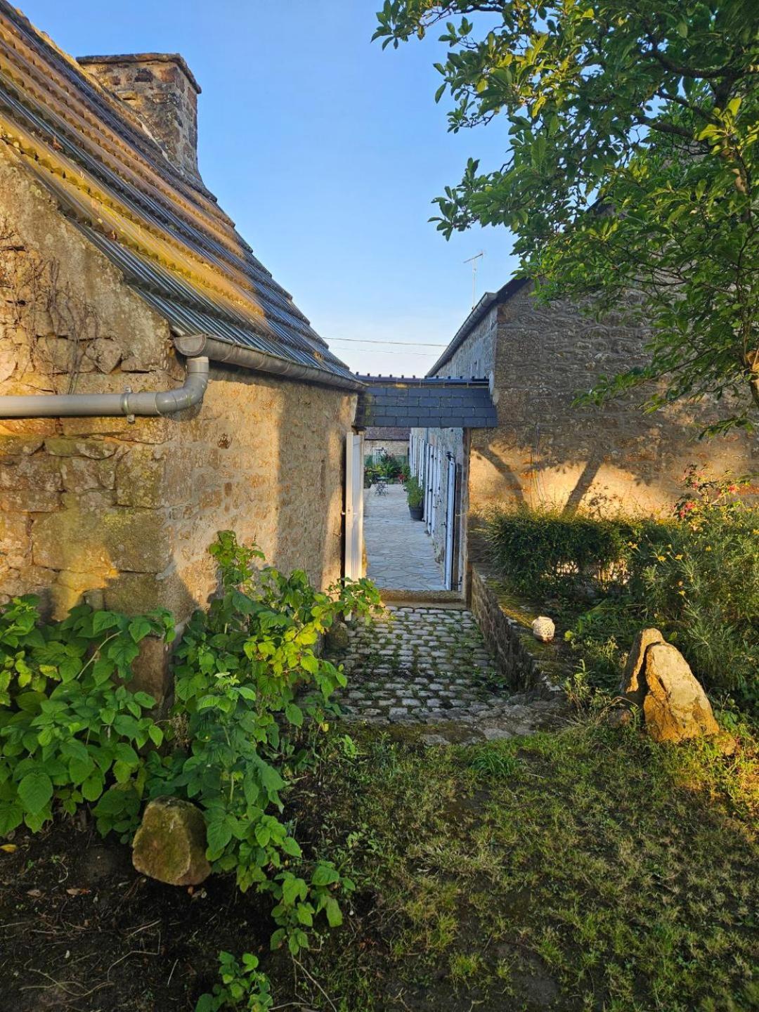 Les 13 Lavoirs D'Antan - Chambre Zen Attitude Saint-Pierre-Église Extérieur photo